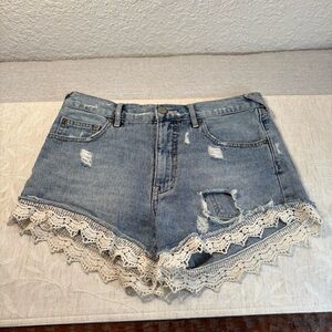 Free People Distressed Crochet Lace Trim Boho Denim Jean Shorts Women’s Size 27